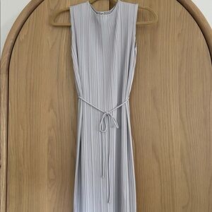 UNIQLO Pleated Sleeveless Dress in Gray